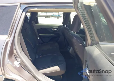 2015 Jeep Cherokee Latitude z USA, uszkodzony, nr VIN 1C4PJMCB4FW682306